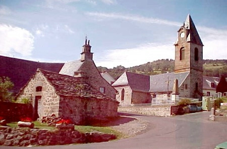Le four banal et l'église du village